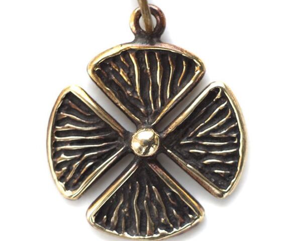 clover pendant as good luck amulet
