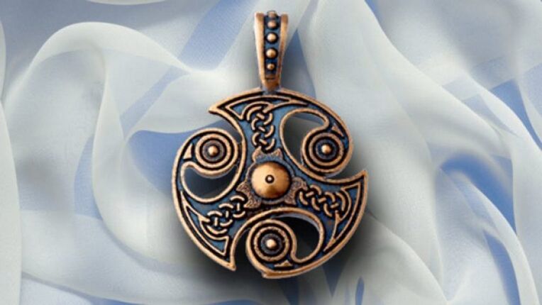 amulet pendant for love and luck