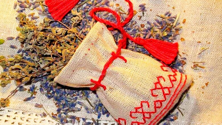sachet of herbs for the amulet